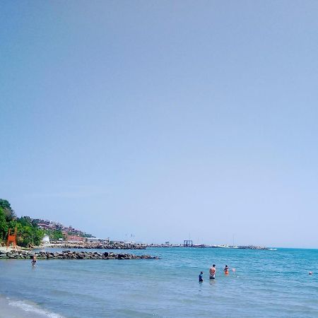 Private Apartament Sea View Sveti Vlas Apartment Bagian luar foto